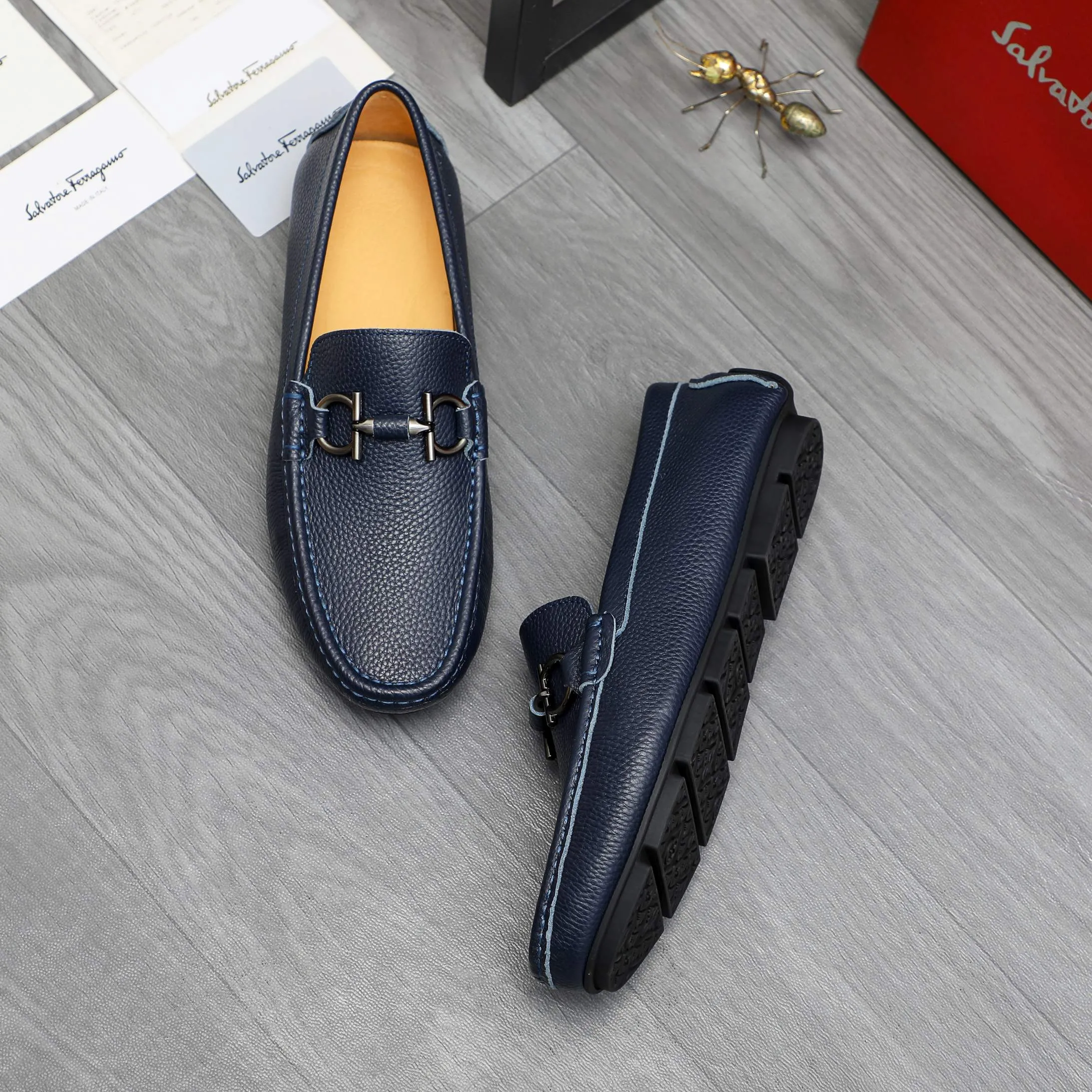 Men's shoes 💰p380 Product trademark: Ferragamo " Ferragamo ] Casual slip-on men's shoes Regular size: 38-45 Product material: Selected pebbled cowhide upper, pigskin lining, rubber outsole